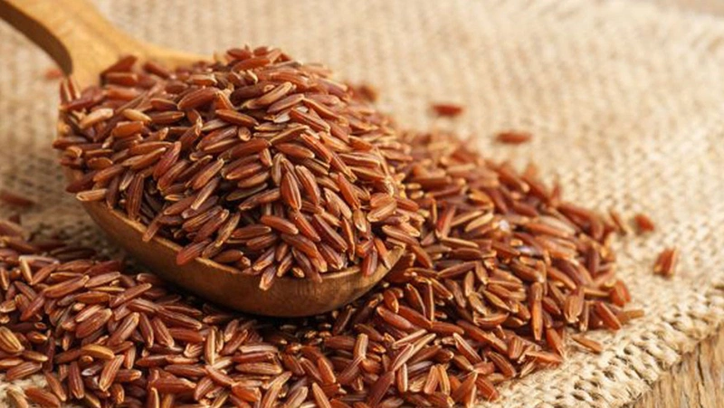 Gạo lứt với chất xơ, kali, protein giúp xương chắc khỏe hơn