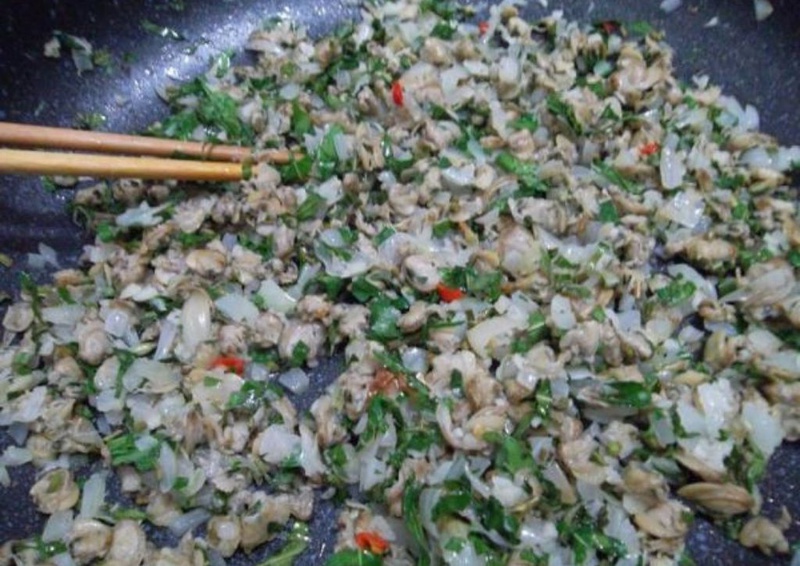 Cháo hến nấu với rau gì cho bé ăn dặm giúp hết biếng ăn  4
