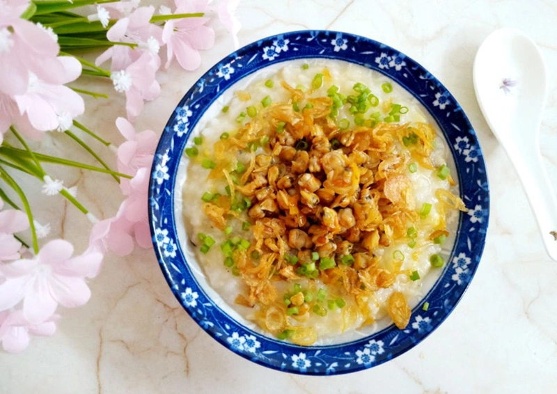 Cháo hến nấu với rau gì cho bé ăn dặm giúp hết biếng ăn 5