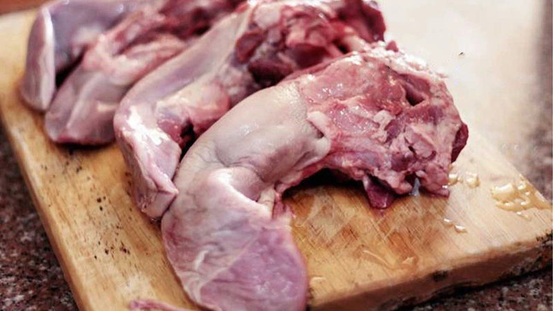 Cháo lưỡi heo cho bé ăn dặm cung cấp Protein, Canxi giúp bé phát triển nhanh