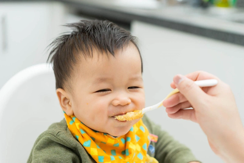 7 công thức nấu cháo trứng gà cho bé ăn dặm mẹ không nên bỏ qua 1