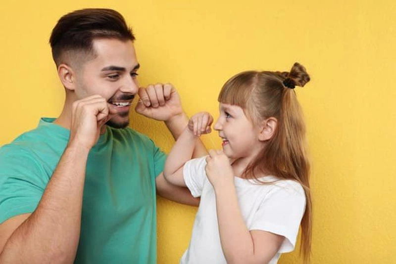Chỉ nha khoa giúp làm sạch các mảng bám trên răng