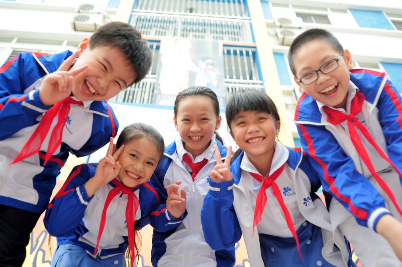 Cho con đi học mùa dịch Covid-19: Có cần đeo khẩu trang suốt buổi 2
