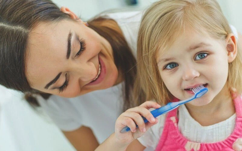 Một số lưu ý khi dùng chỉ nha khoa ở trẻ