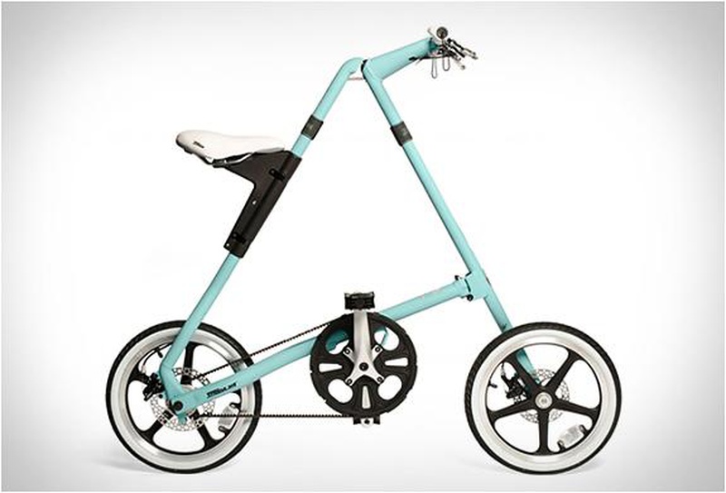 Strida có thiết kế độc đáo với khung hình chữ A và một trục duy nhất gắn vào bánh xe