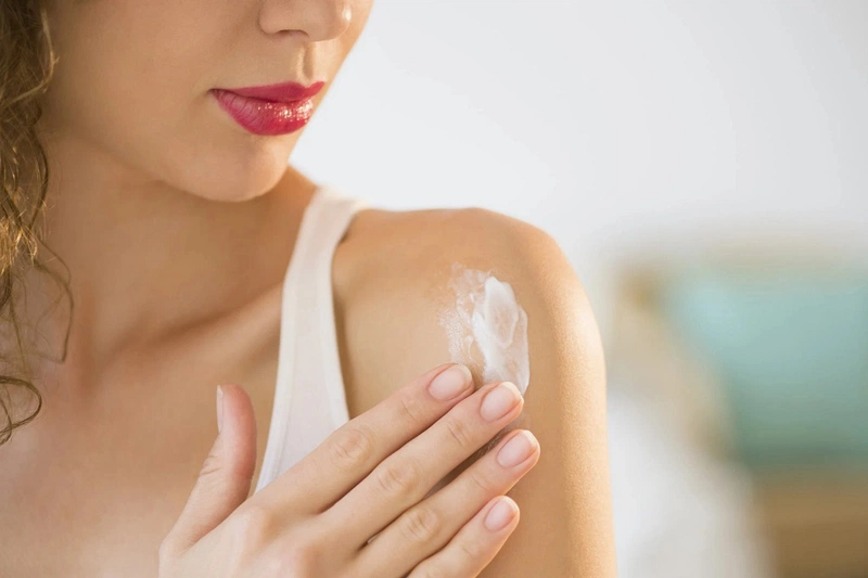 Chú ý trong cách làm sạch kem chống nắng body cần biết