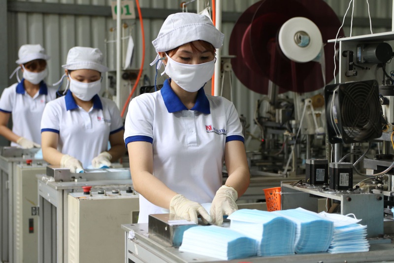 Có cách nào để chống mụn và dị ứng do đeo khẩu trang 2