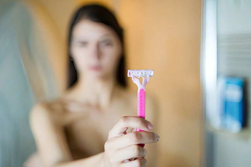 Có nên cạo lông nách ở tuổi dậy thì không?