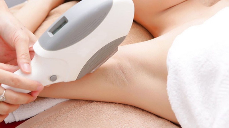 Có nên cạo lông nách ở tuổi dậy thì không?