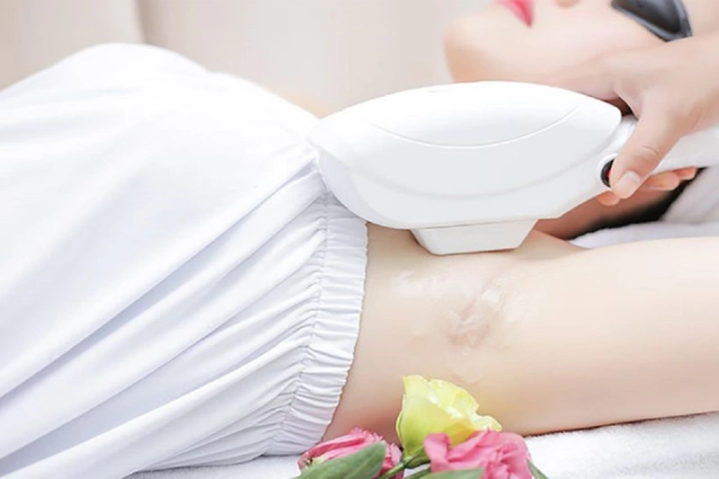 Tẩy lông nách giúp các chị em loại bỏ những sợi lông dưới cánh tay giúp bản thân thoải mái và tự tin hơn
