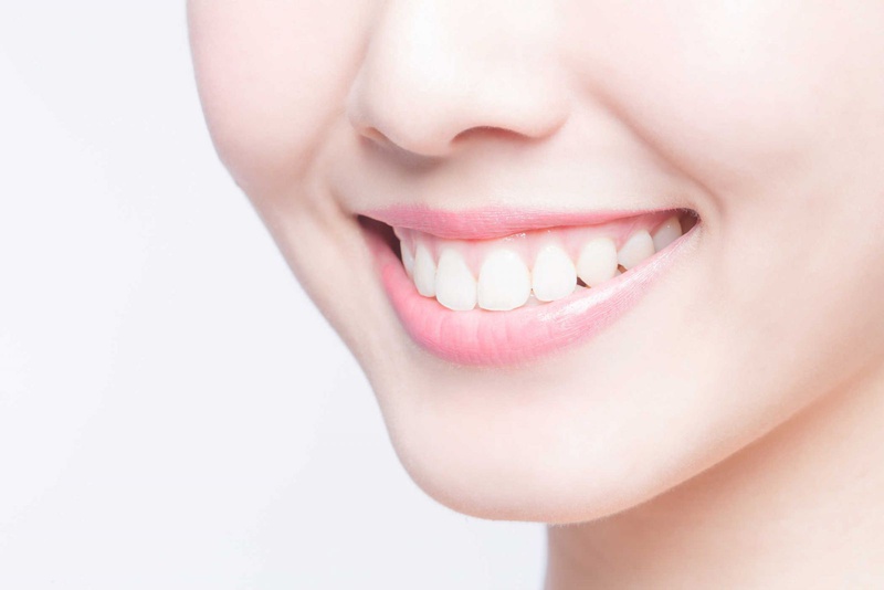 Có nên làm cầu răng sứ hay không 3
