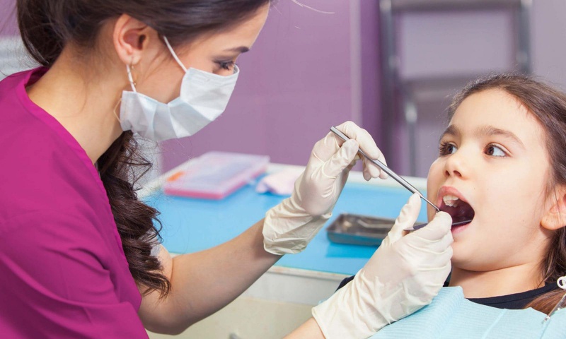Có nên nhổ răng mọc lẫy hay không và cách phòng tránh răng bị mọc lẫy 2
