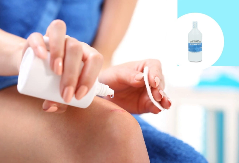 Có nên rửa vết thương bằng nước muối sinh lý