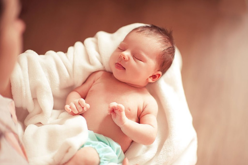Có nên tin vào cách vẽ lông mày cho trẻ sơ sinh?-1