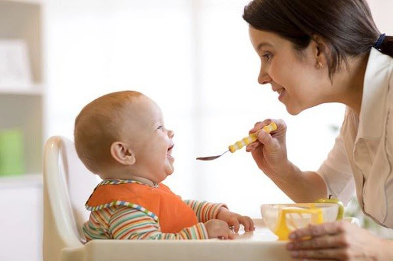 Có nên uống dầu gấc thường xuyên không là thắc mắc của nhiều mẹ khi sử dụng cho trẻ