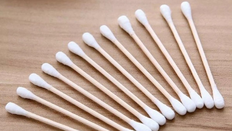 Dùng tăm bông ngoáy mũi cho trẻ sơ sinh: Những lưu ý mẹ cần biết 1