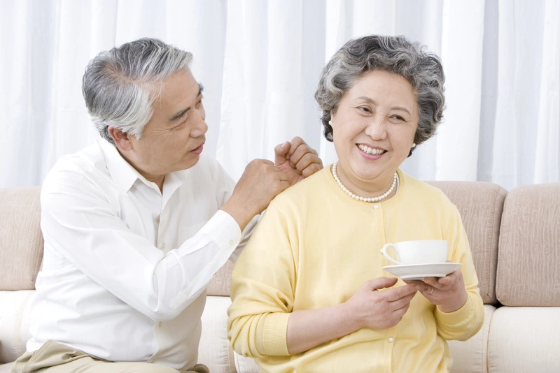 Công dụng của tỏi đen đối với người già