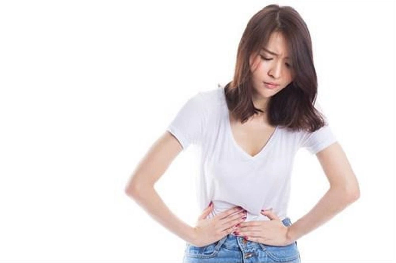 Đau bụng kinh dẫn đến buồn nôn có làm sao không 1