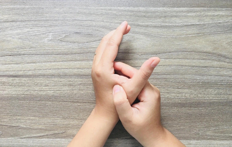 Tình trạng bong gân ngón tay cái có thể trở nên nghiêm trọng và tồi tệ hơn nếu không được điều trị đúng đắn
