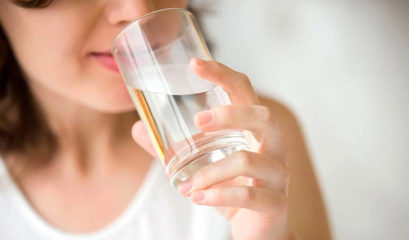 Dấu hiệu và cách khắc phục da mặt sần sùi lỗ châ​​n lông to 2