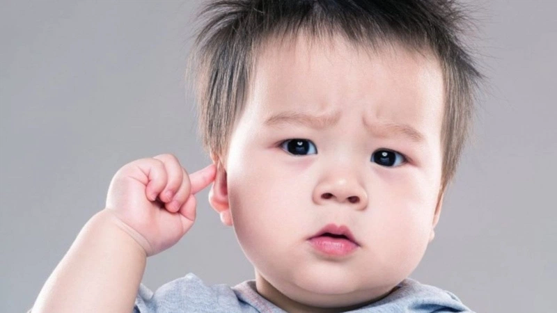 Dấu hiệu viêm tai ngoài ở trẻ em2