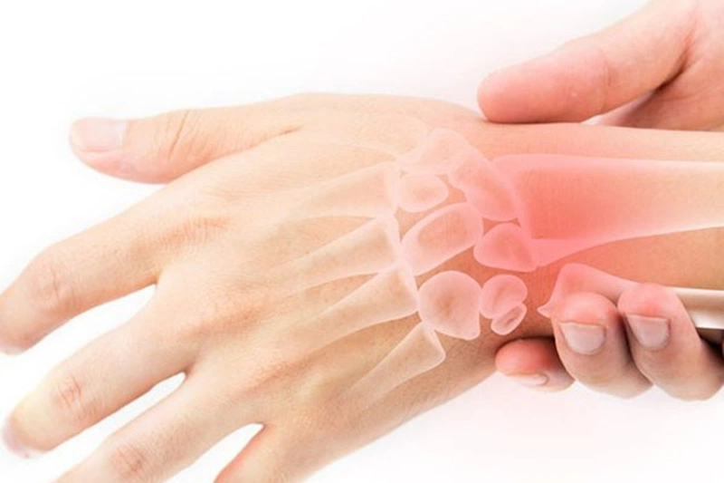 Gymer thường bị đau khớp cổ tay khi áp dụng những bài tập sử dụng cơ vai hoặc cơ cánh tay