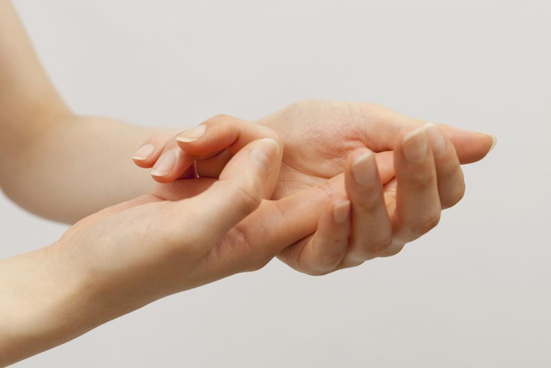Đau khớp đầu ngón tay2