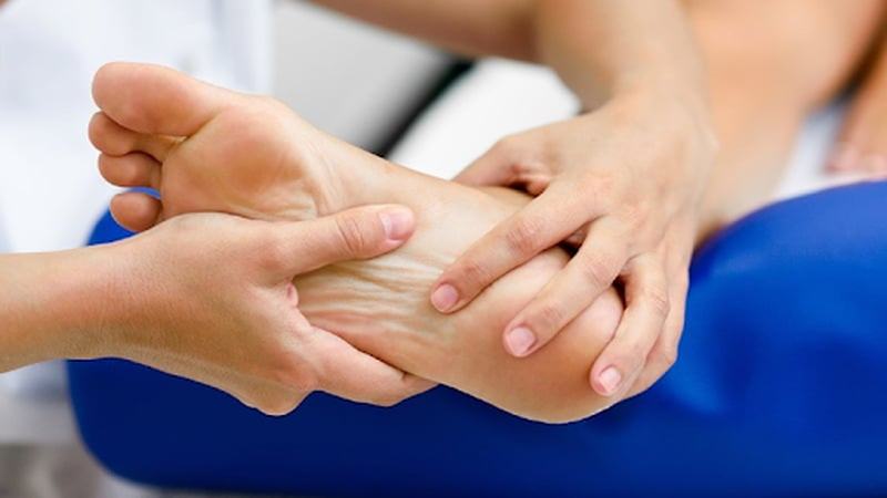 Đau khớp háng cổ chân có nên đi khám bác sĩ không? 3
