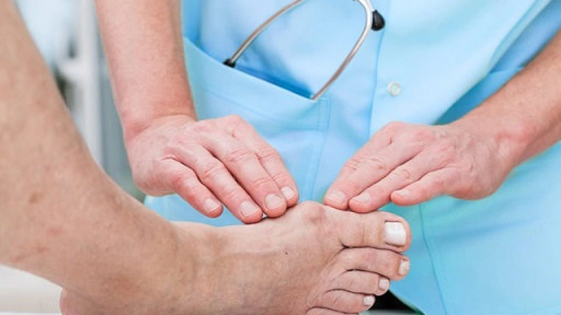 Đau khớp ngón chân cái trái là biểu hiện bệnh gì?3