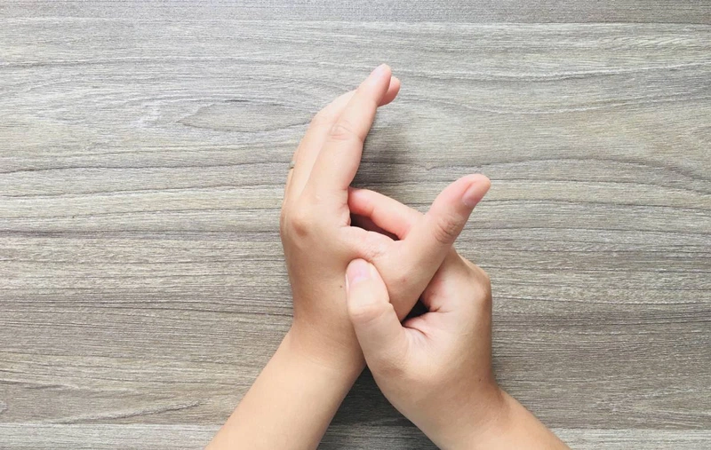 Đau khớp ngón tay cái bên trái: Nguyên nhân và cách điều trị 4