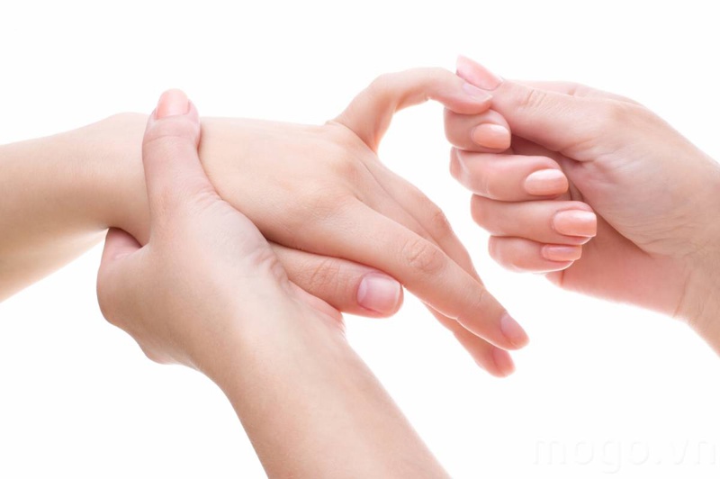 Đau khớp ngón tay kéo dài phải làm sao? 3