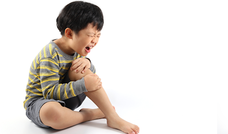 Trẻ em là đối tượng dễ tổn thương khi bị đau khợp sụn sườn