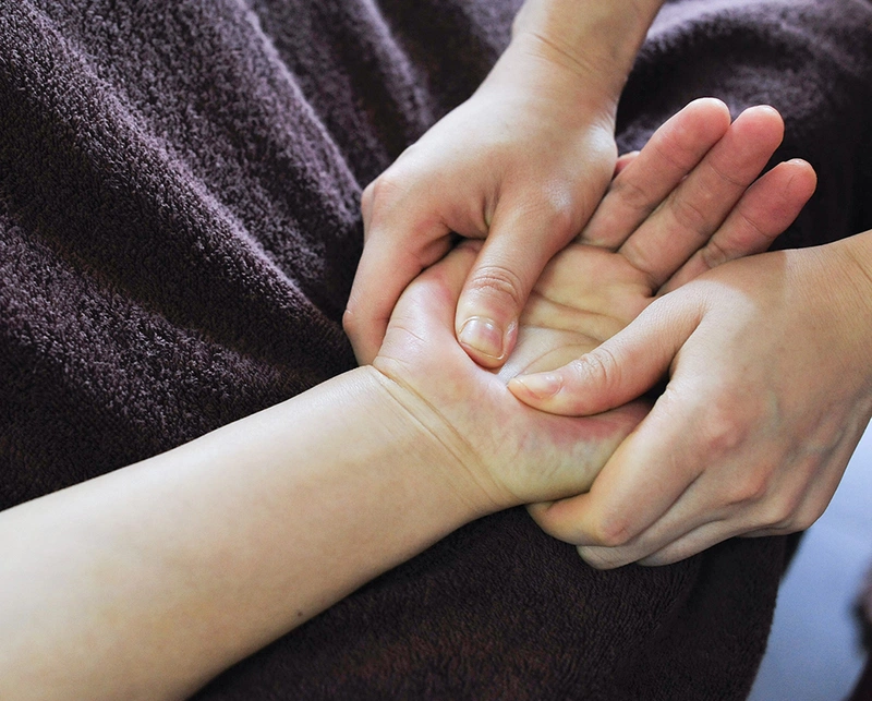 Đau khớp tay sau sinh có nguy hiểm đến sức khỏe không 1