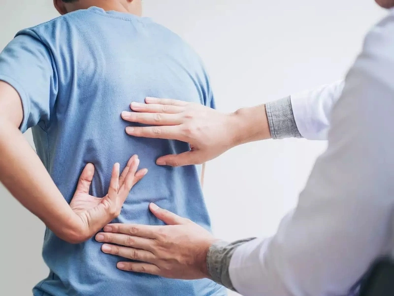 đau lưng mỏi gối tê tay 1