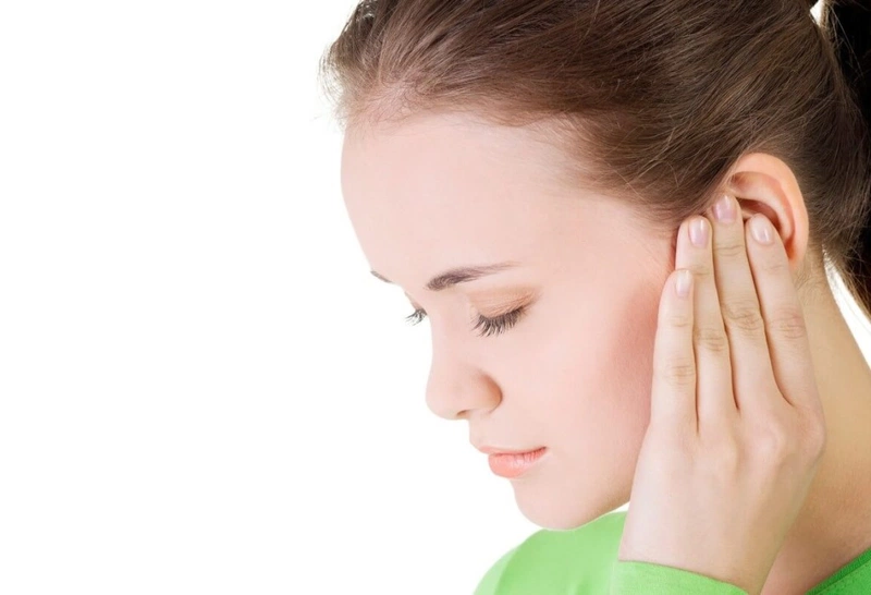 Đau mắt đỏ và nổi hạch ở tai có thể gây biến chứng nguy hiểm 2