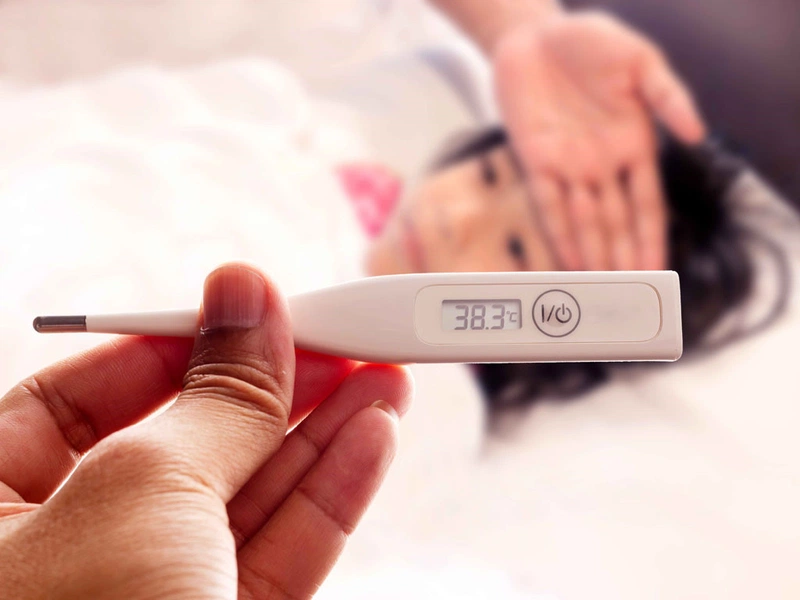 Giúp mẹ đối phó với tình trạng đau mắt đỏ và sốt ở trẻ em 2