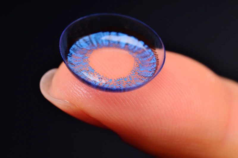 Cảnh báo nguy cơ bị đau mắt đỏ vì đeo lens 2