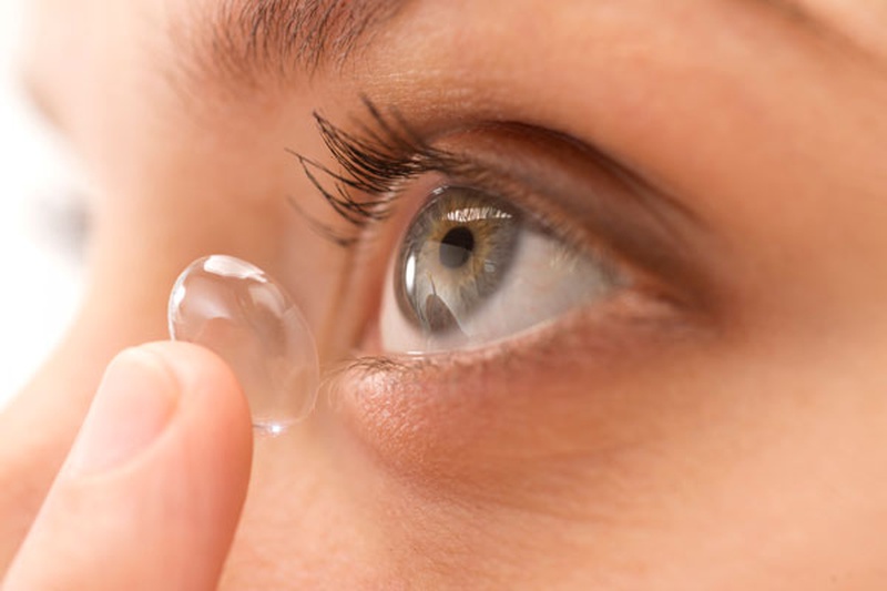 Cảnh báo nguy cơ bị đau mắt đỏ vì đeo lens 3