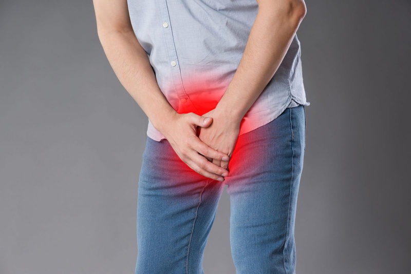 Đau tinh hoàn và bụng dưới ở nam giới là dấu hiệu của nhiều bệnh lý