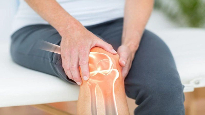 Càng lớn tuổi, mật độ của xương càng giảm, sự lão hóa bắt đầu diễn ra dẫn đến tình trạng đau nhức xương khớp