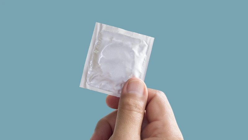 Đeo bao cao su có bị sùi mào gà không