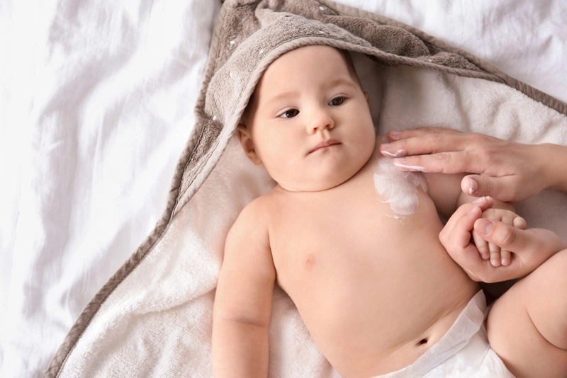 Dị ứng mỹ phẩm ở trẻ nhỏ cần làm gì và cách chọn kem dưỡng ẩm cho bé 2