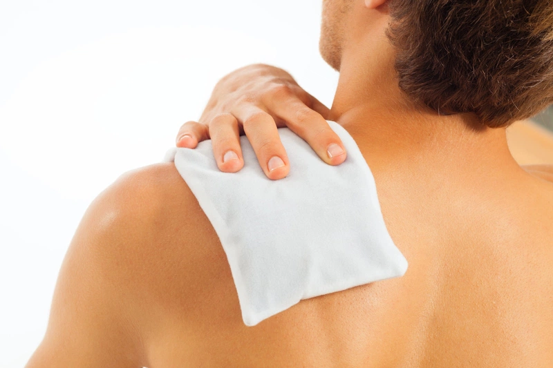 Điều trị đau khớp cùng vai đòn bằng cách nào? - Nhà thuốc FPT Long Châu