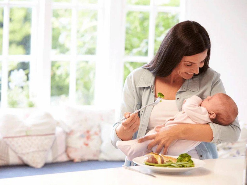 Bà đẻ ăn bánh mì được không