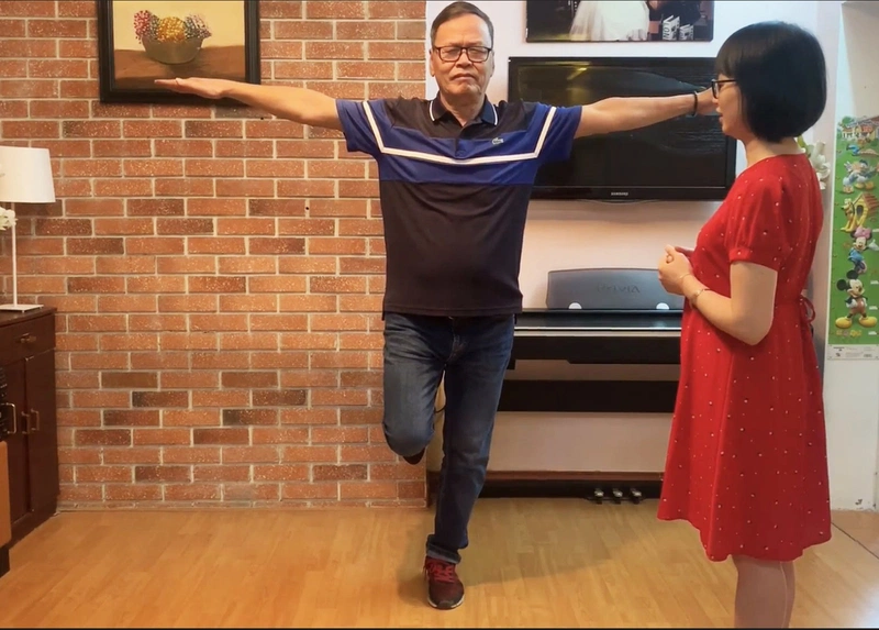 Đứng 1 chân kiểm tra đột quỵ: Thử thách đơn giản nhưng hiệu quả