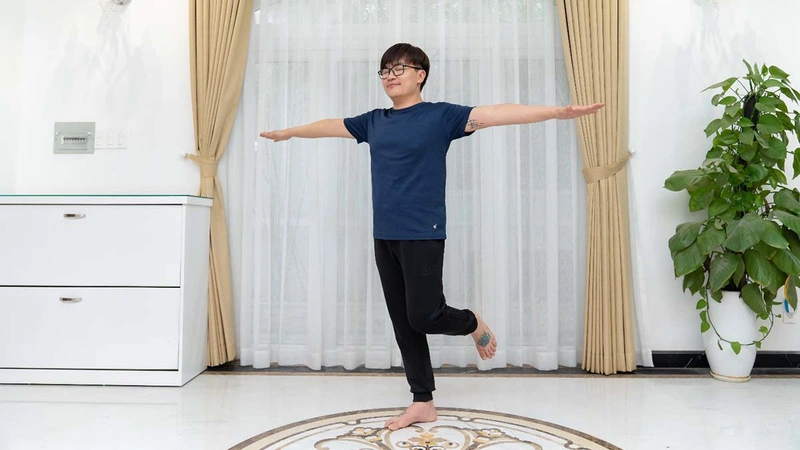 Đứng 1 chân kiểm tra đột quỵ: Thử thách đơn giản nhưng hiệu quả