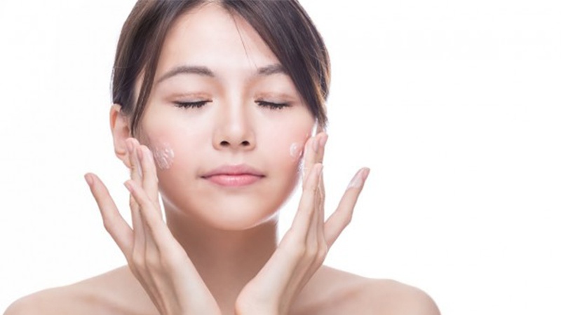 Đừng quên dùng sữa dưỡng thể trắng da chống nắng trong mùa hè này 1
