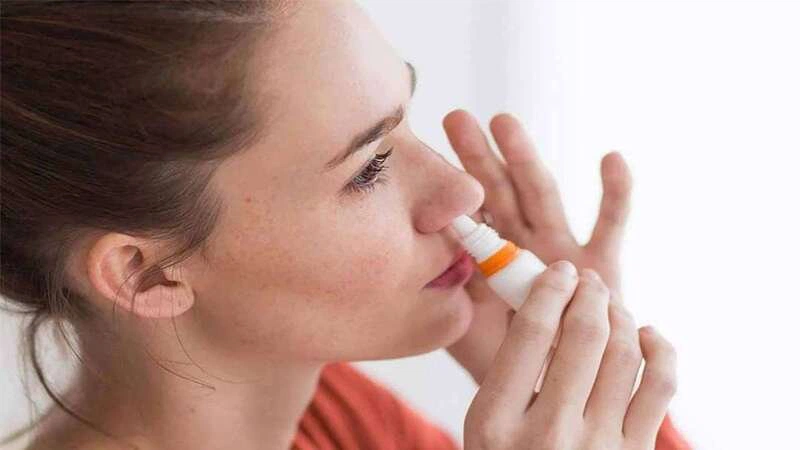 Sử dụng xịt mũi đúng cách sẽ giúp cơ thể hấp thụ thuốc tốt nhất, từ đó giúp quá trình điều trị các vấn đề sức khỏe có hiệu quả cao hơn