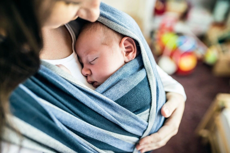 Em bé mấy tháng dùng địu được? Một số lưu ý khi ba mẹ sử dụng địu 1