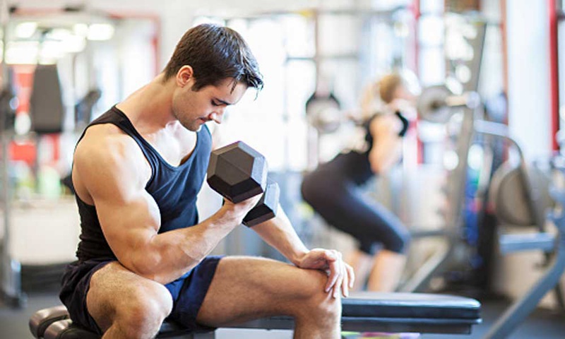 Hỏi đáp: Gai cột sống có tập tạ được không? 1